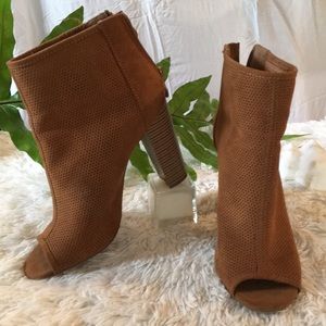 💫  Mosha High Heel Peep 👀 Toe Booties